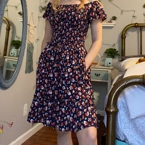 Floral dress with pockets!